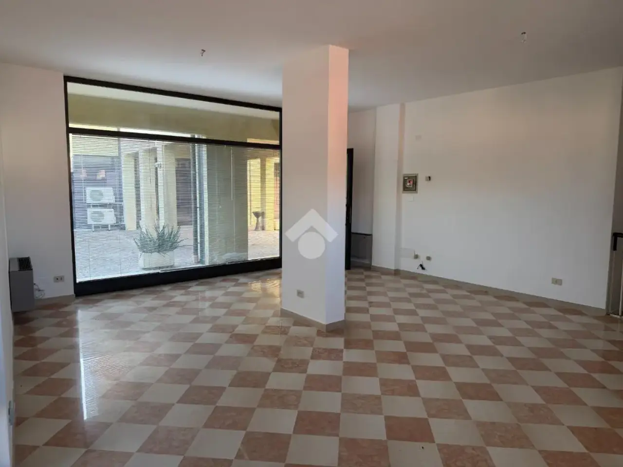 Negozio in Via Piave 24, Caerano Di San Marco, {3} - Foto 1