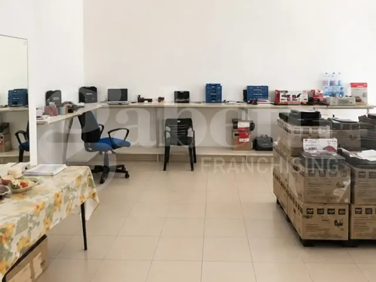 Negozio in Via Ferrante Imparato  190, Napoli, {3} - Foto 2