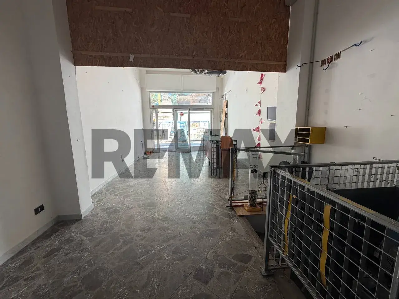 Negozio in Via Luca De Samuele Cagnazzi 43, Bari, {3} - Foto 2