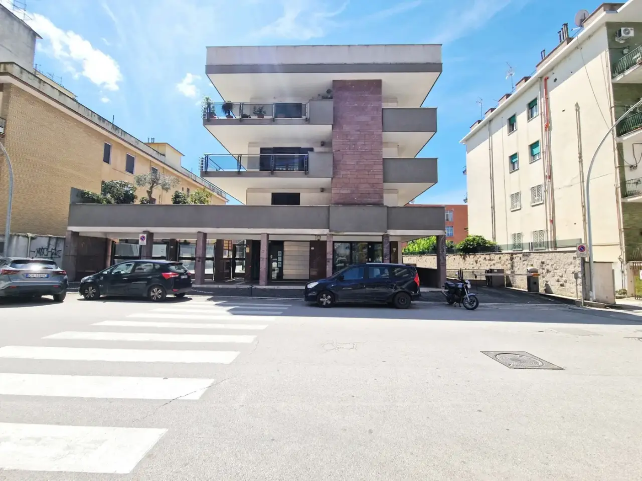 Negozio in Via Caduti sul Lavoro 32, Caserta, {3} - Foto 2