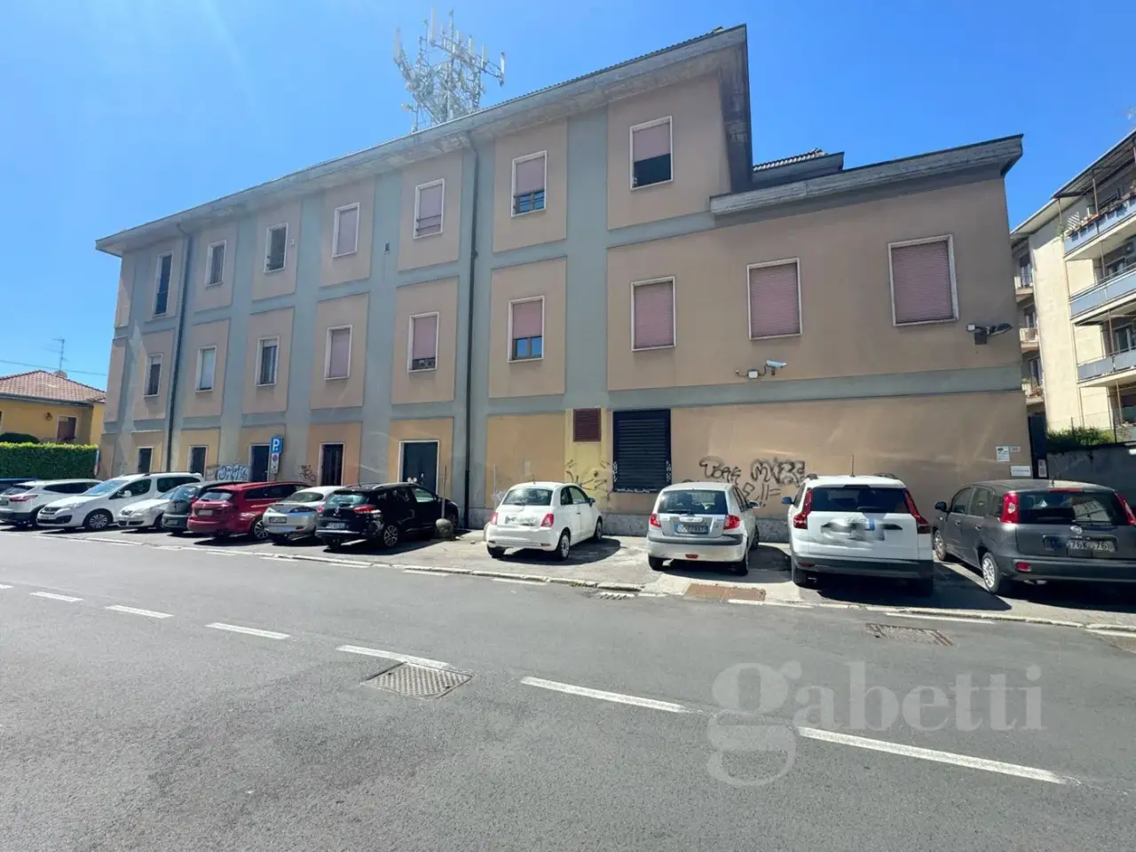 Magazzino in Via del Crocifisso 30, Tradate, {3} - Foto 1