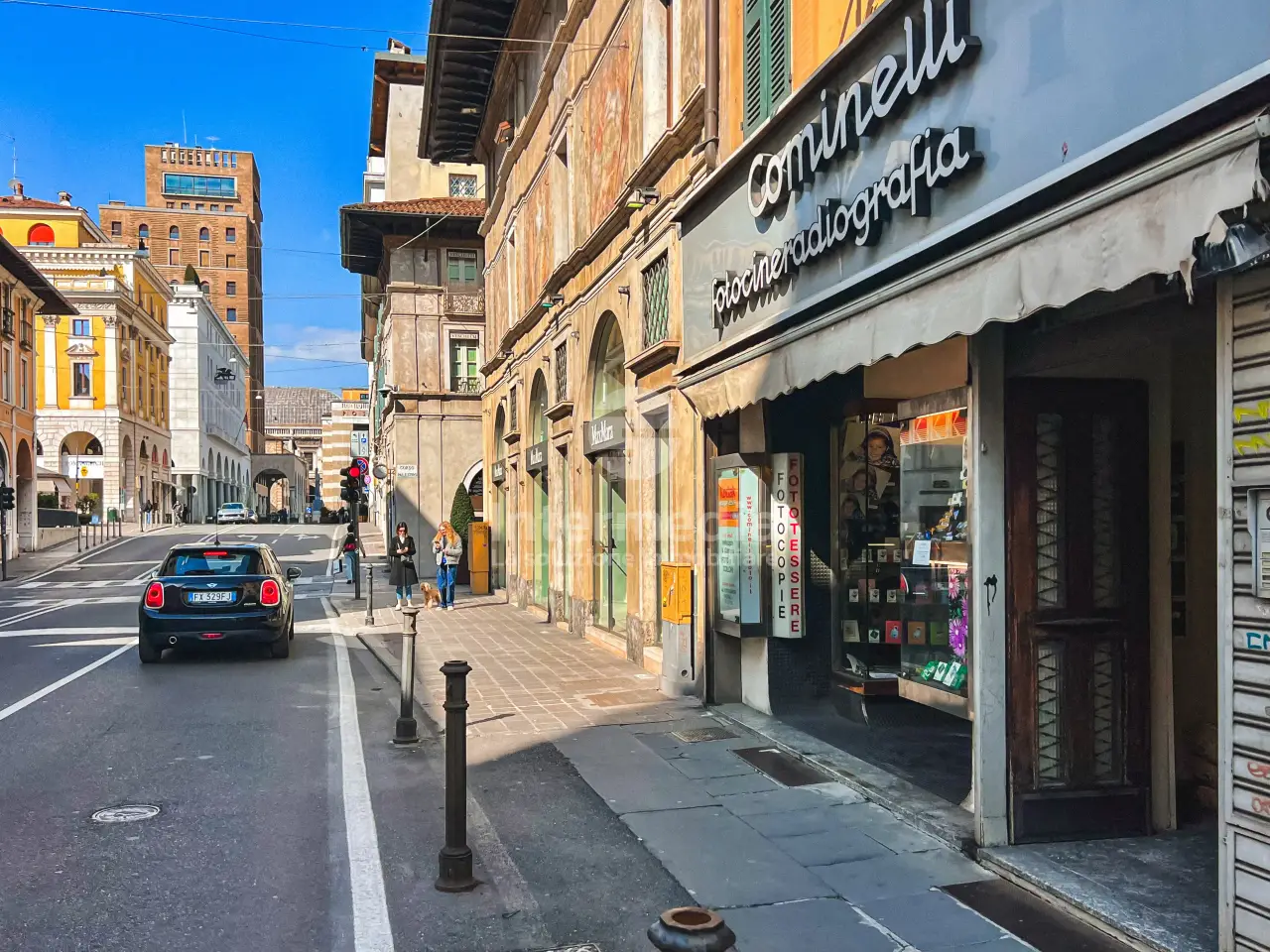 Palazzina commerciale in Via Gramsci 7, Brescia, {3} - Foto 1
