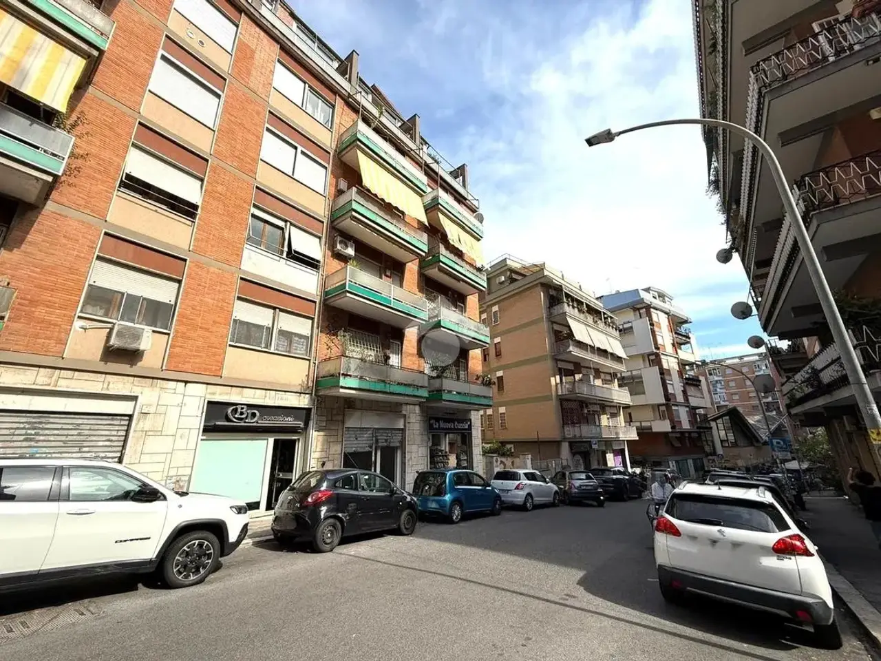 Negozio in Via Festo Avieno 38, Roma, {3} - Foto 1