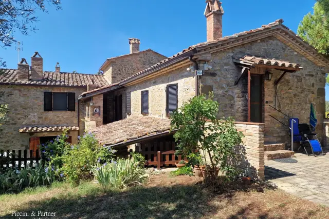 Country house or cottage in Strada di Compresso, Perugia - Photo 1