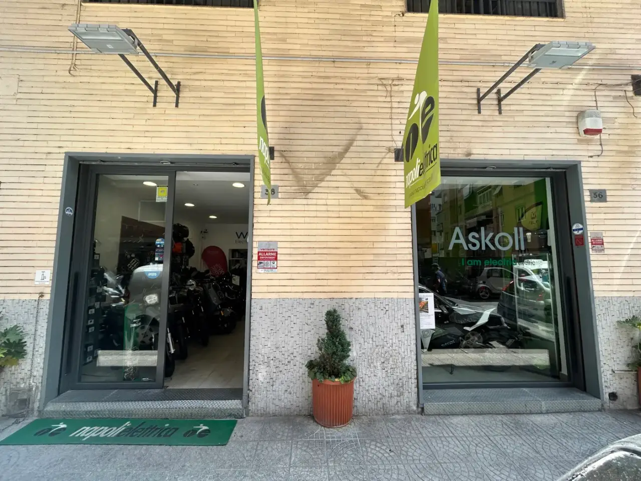 Negozio in Via Antonio E Luigi Sementini 36, Napoli, {3} - Foto 1