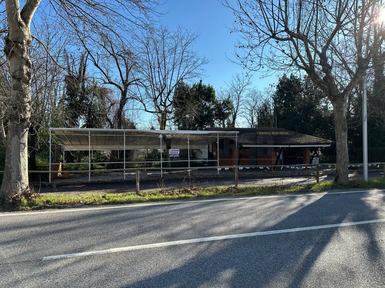 Palazzina commerciale in Viale Taglio 14, Palmanova, {3} - Foto 2