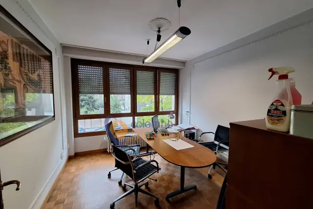 Büro in Largo Gaetano Giardino 7, Busto Arsizio - Foto 1