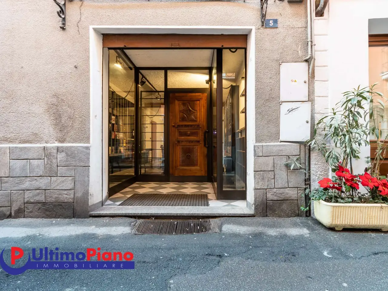 Negozio in Via Claude d'Avise, Aosta, {3} - Foto 2
