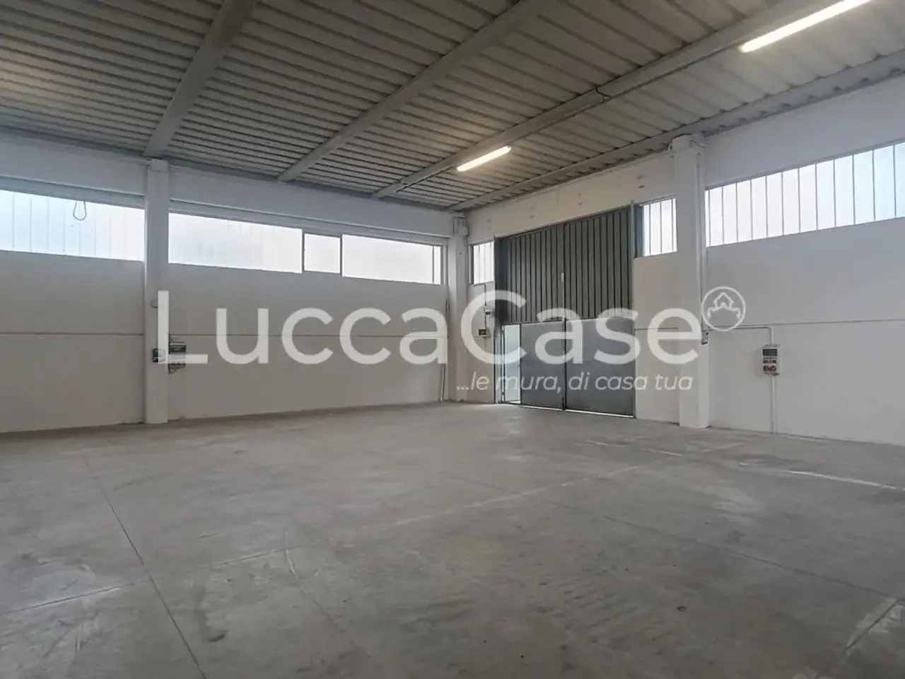 Magazzino in , Lucca, {3} - Foto 1