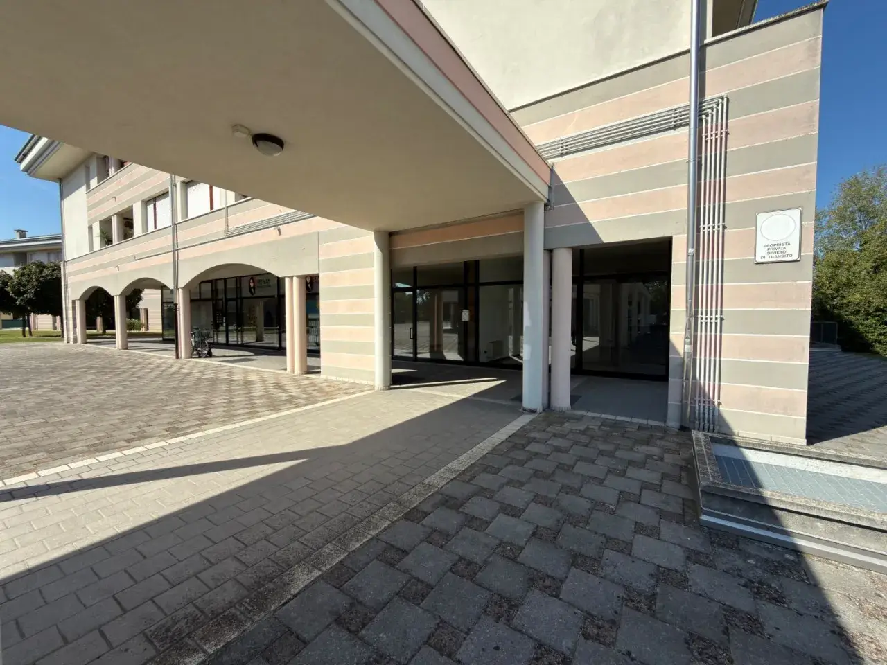 Negozio in Viale Giuseppe Mazzini 43, Abano Terme, {3} - Foto 1