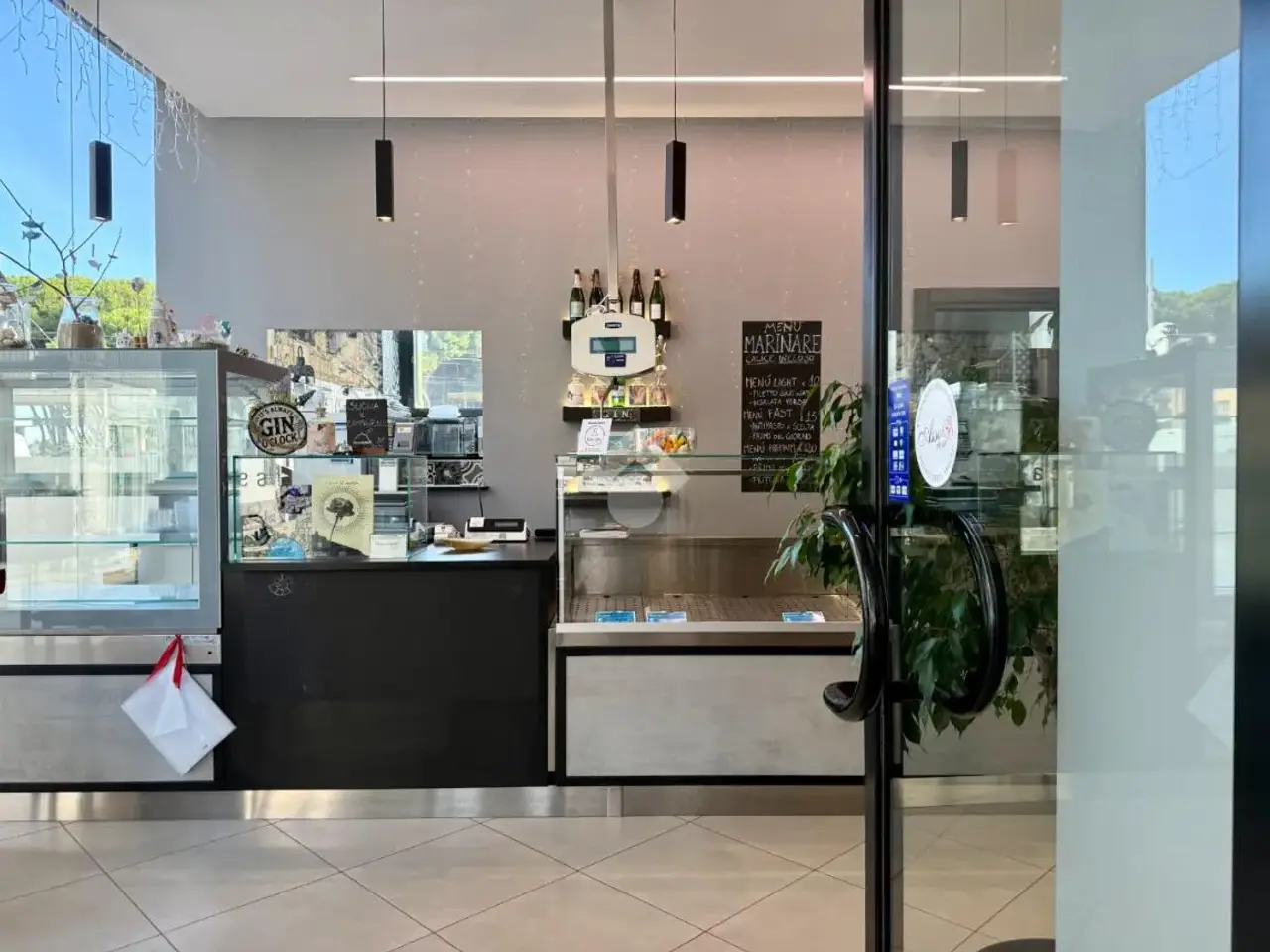 Negozio in Via Adige 8, Roseto Degli Abruzzi, {3} - Foto 2