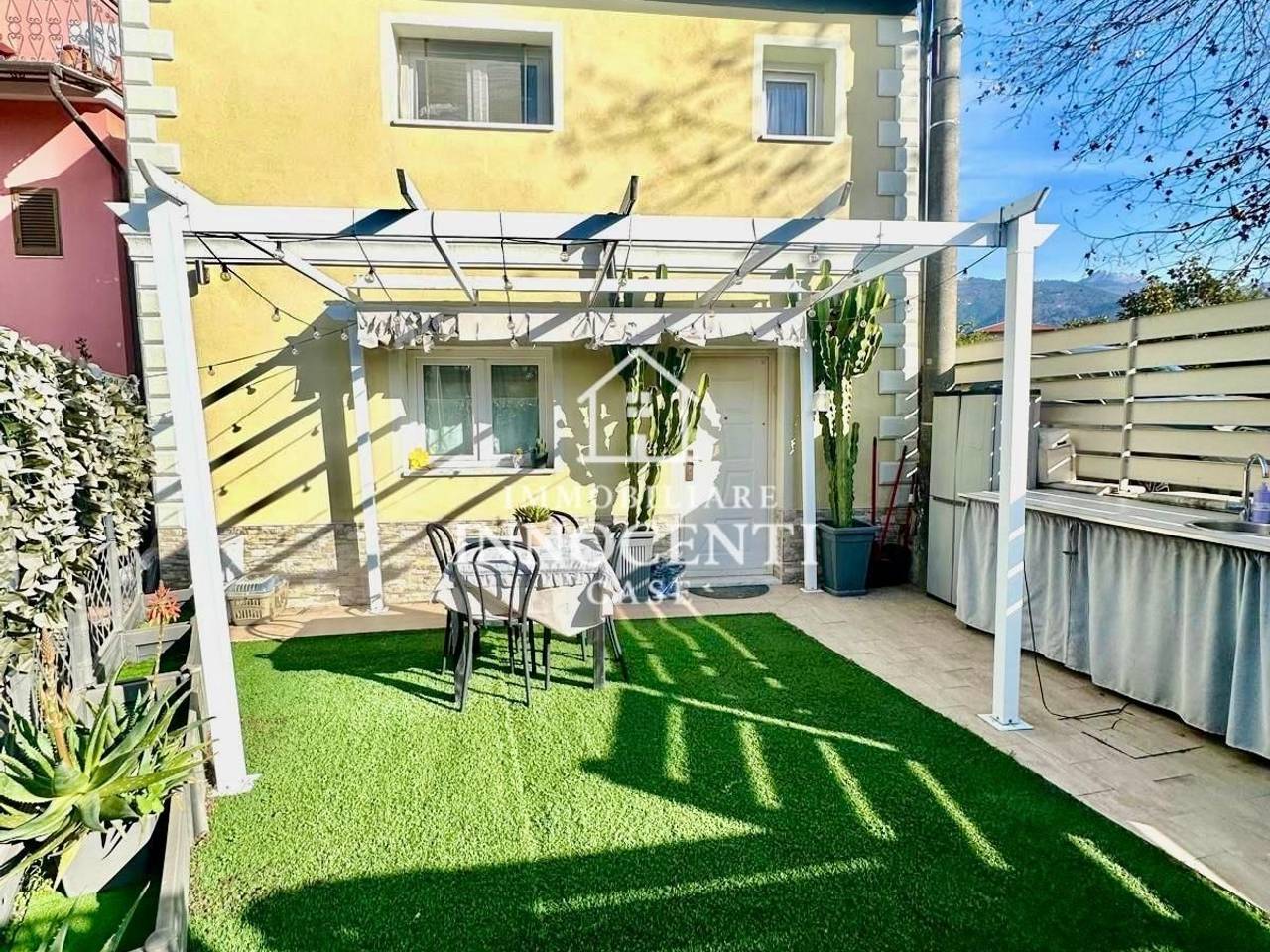 casa indipendente in vendita a Massa in zona Centro Storico