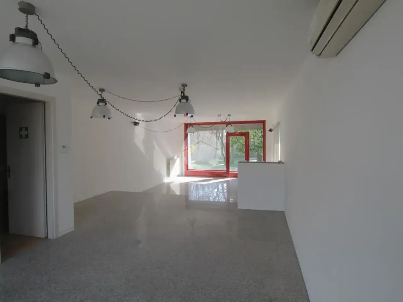 Negozio in Viale Angelina Azimoni 1, Romano Di Lombardia, {3} - Foto 1