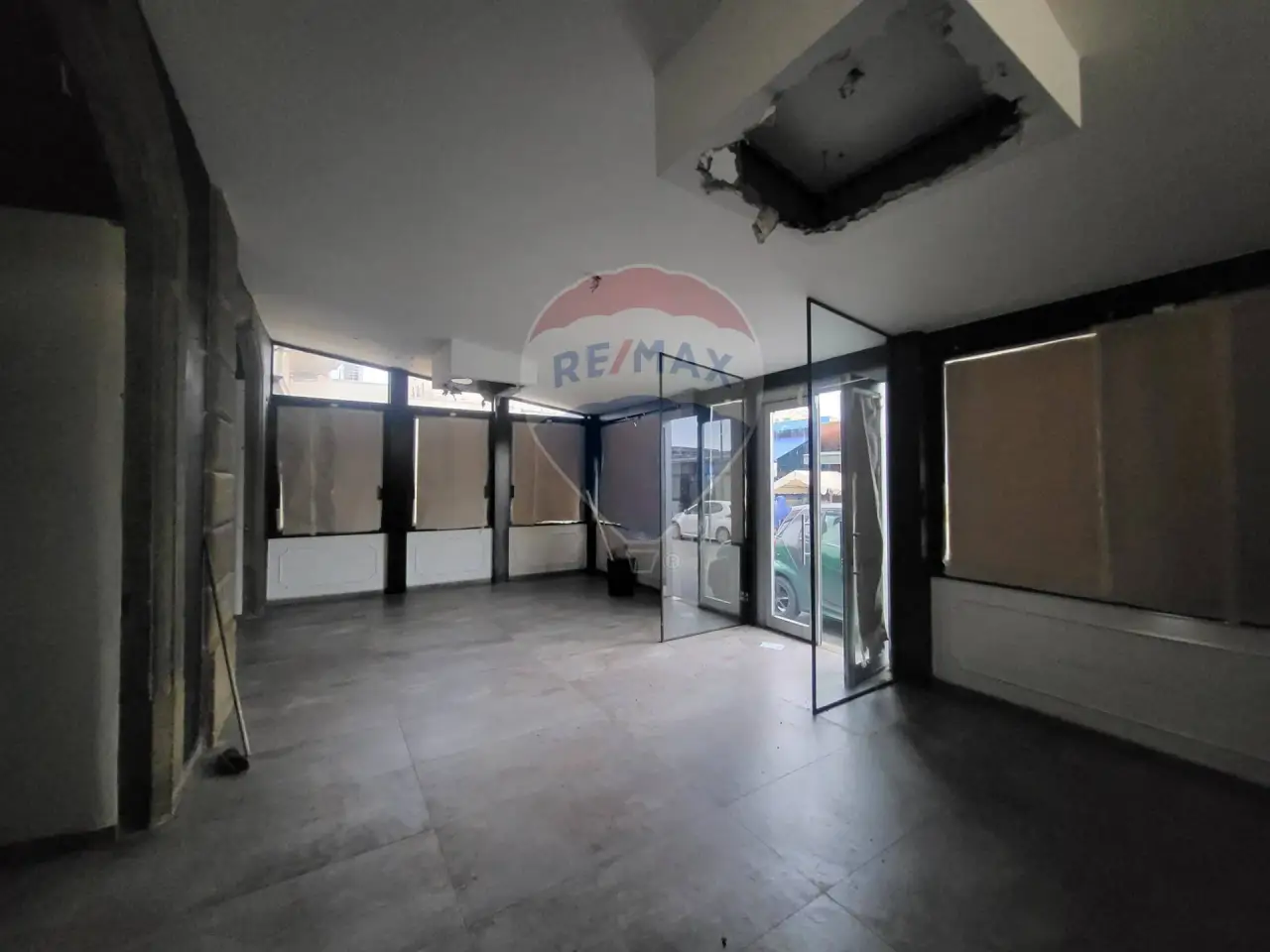 Negozio in Corso del Popolo 40, Anzio, {3} - Foto 1
