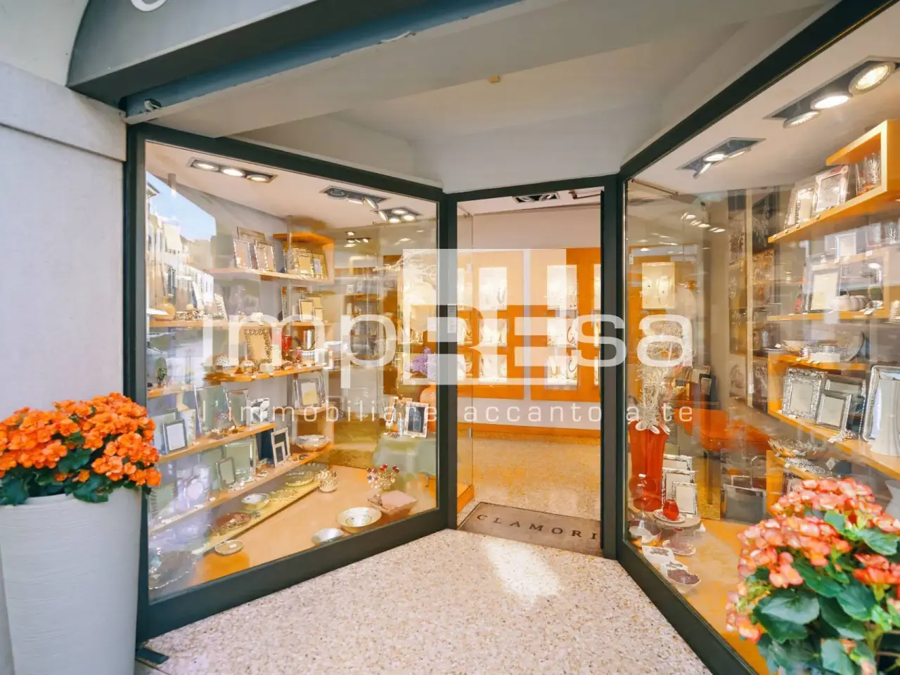 Esercizio commerciale in , Treviso, {3} - Foto 1