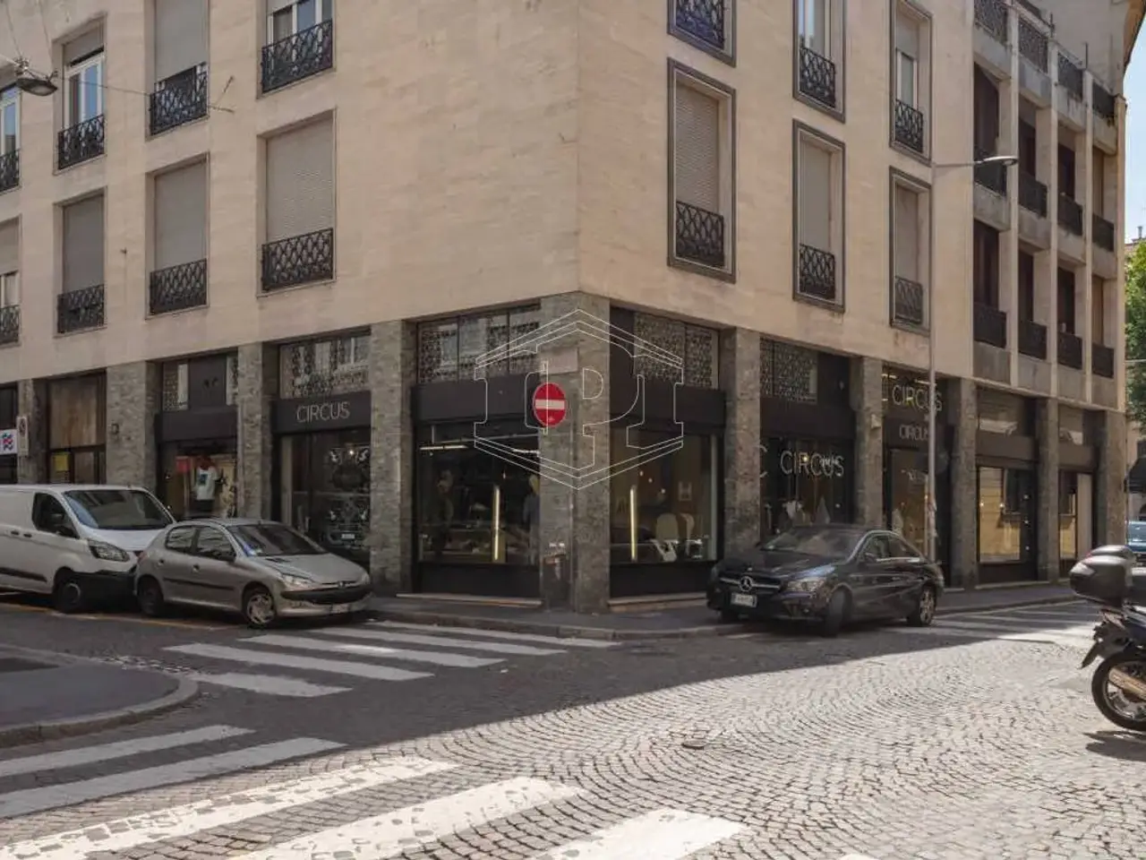 Negozio in Via Medici 15, Milano, {3} - Foto 2