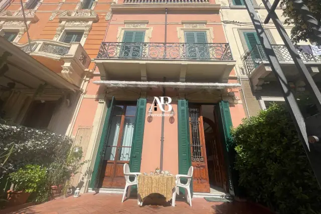 Villa in Via 4 Novembre 164, Viareggio - Foto 1