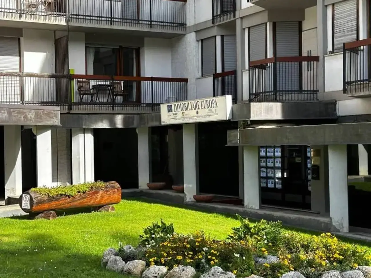 Locale commerciale in Via G. F. Medail 57,Bardonecchia, Bardonecchia, {3} - Foto 1