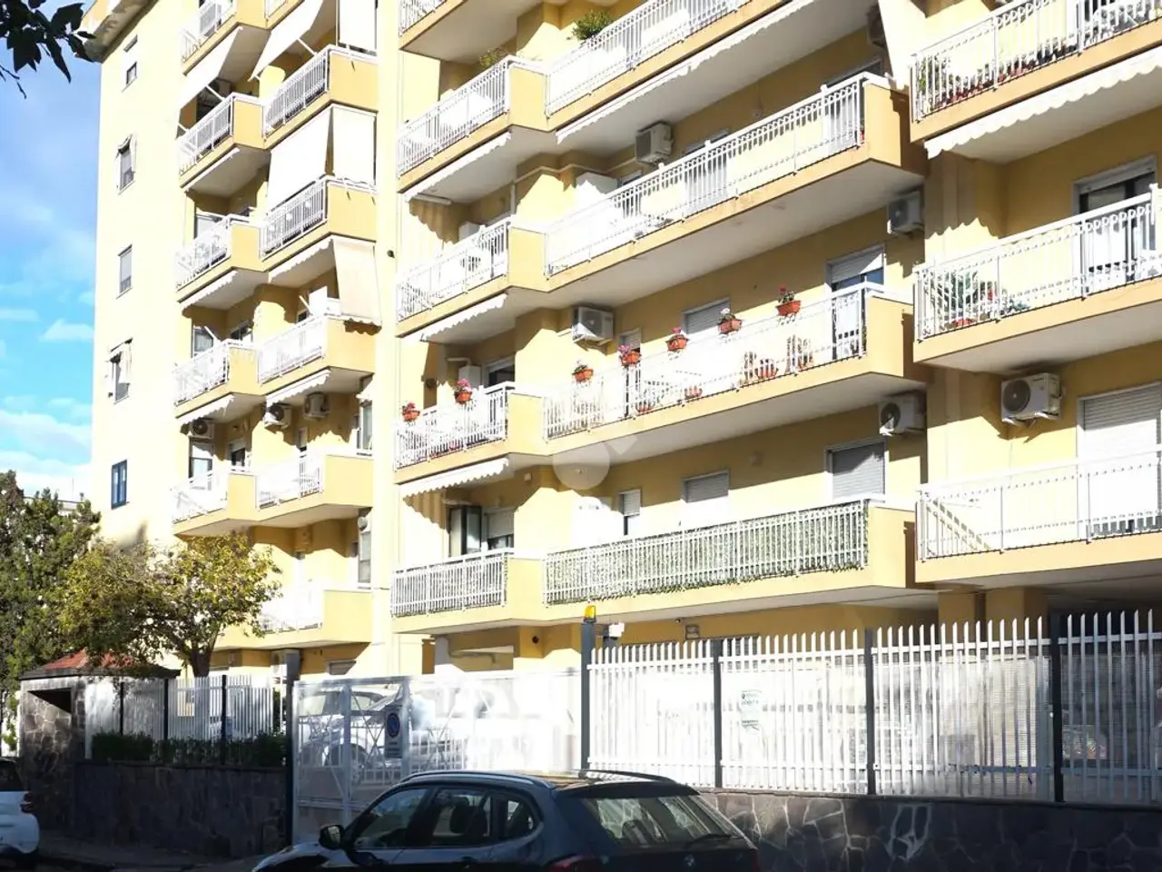 Negozio in Via Ricasoli 8, Battipaglia, {3} - Foto 1