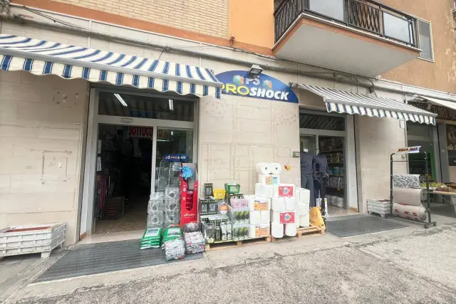 Negozio in Piazza Aldo Moro, Foggia - Foto 1