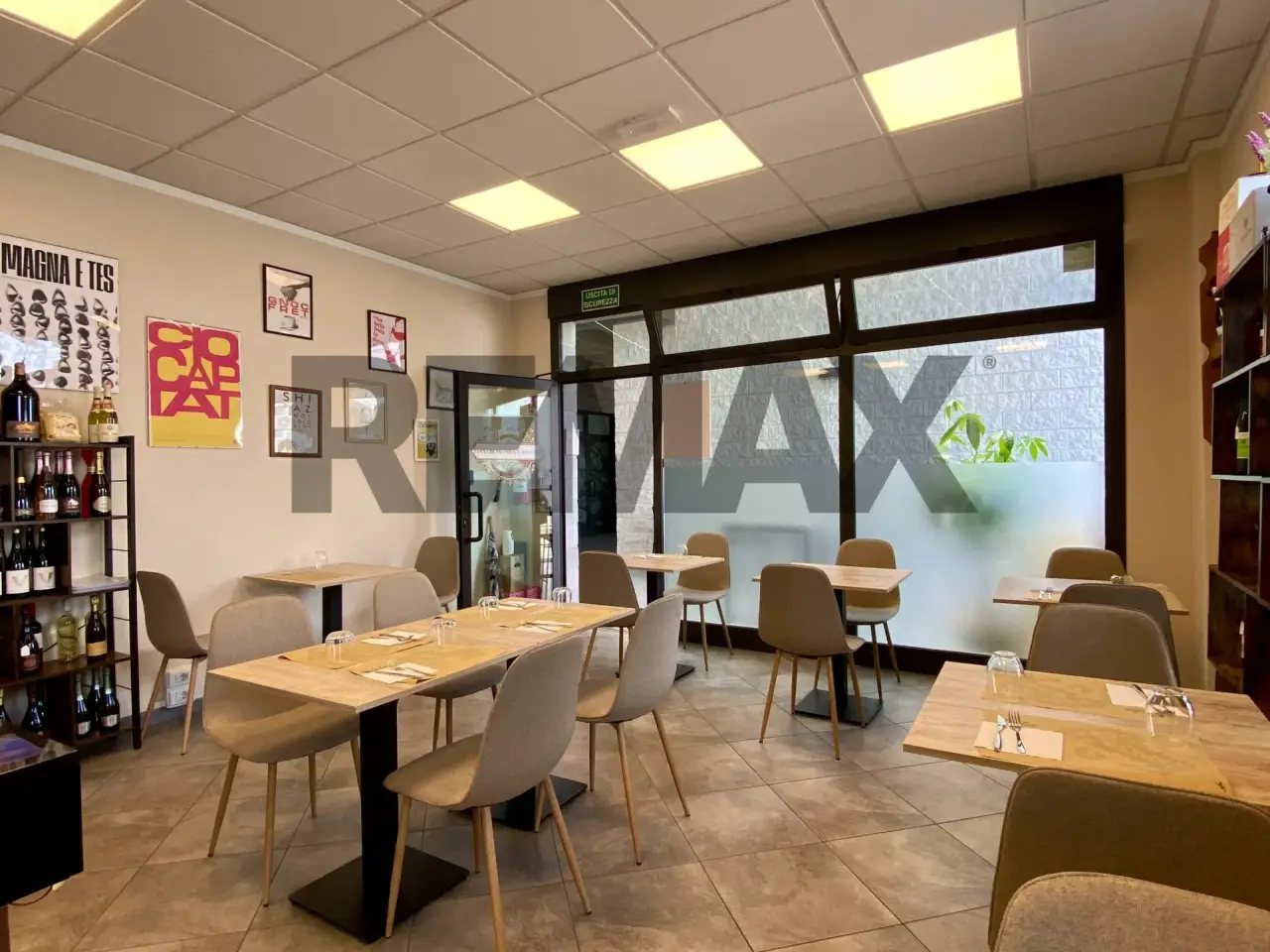 Negozio in Via Val d'Enza Nord 314, Canossa, {3} - Foto 1