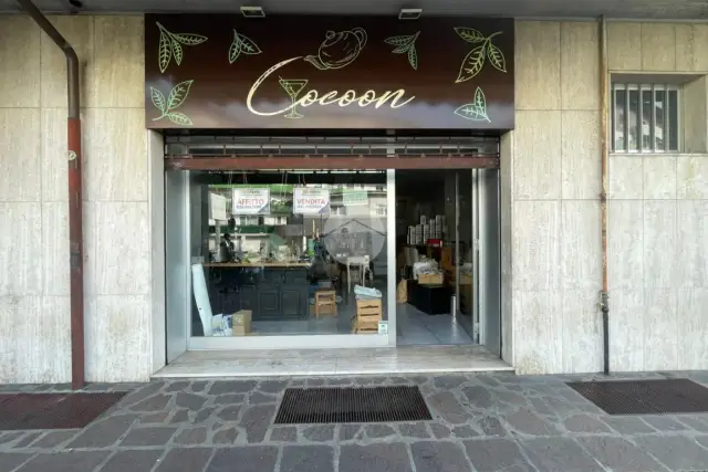 Negozio in Via Cavour, Albano Sant'Alessandro - Foto 1