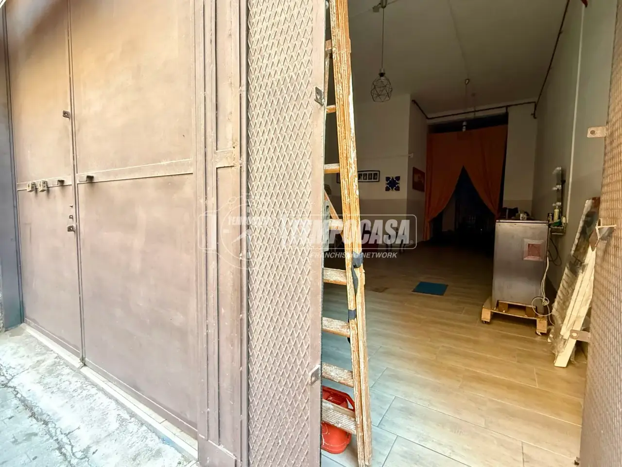 Negozio in Via Generale Girolamo Calà Ulloa 4, Napoli, {3} - Foto 2
