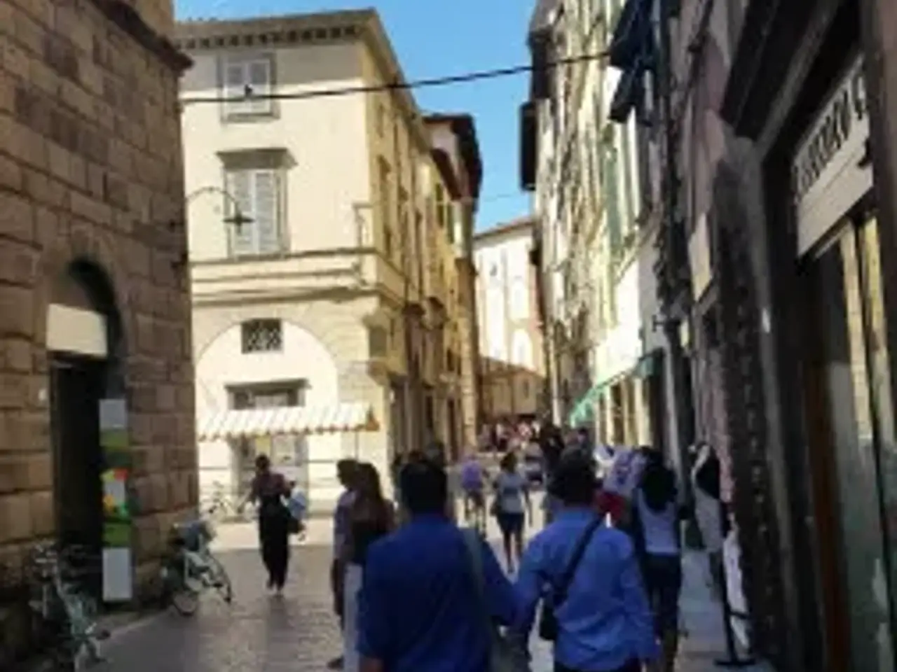 Abbigliamento in Beccheri, Lucca, {3} - Foto 2