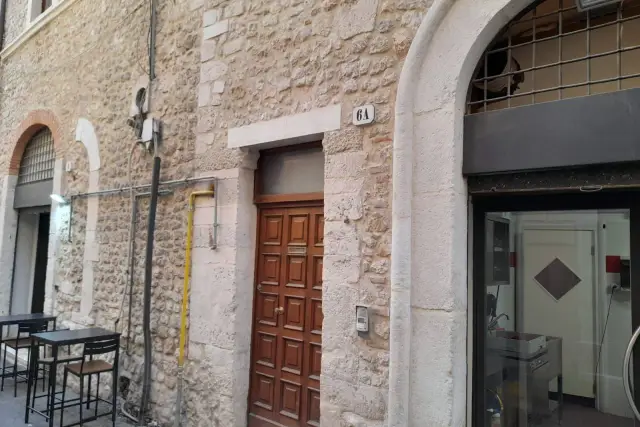 Negozio in Via Navelli, L'Aquila - Foto 1