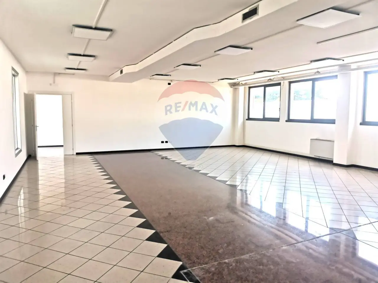 Ufficio in Via Carnia 18, Busto Arsizio, {3} - Foto 2