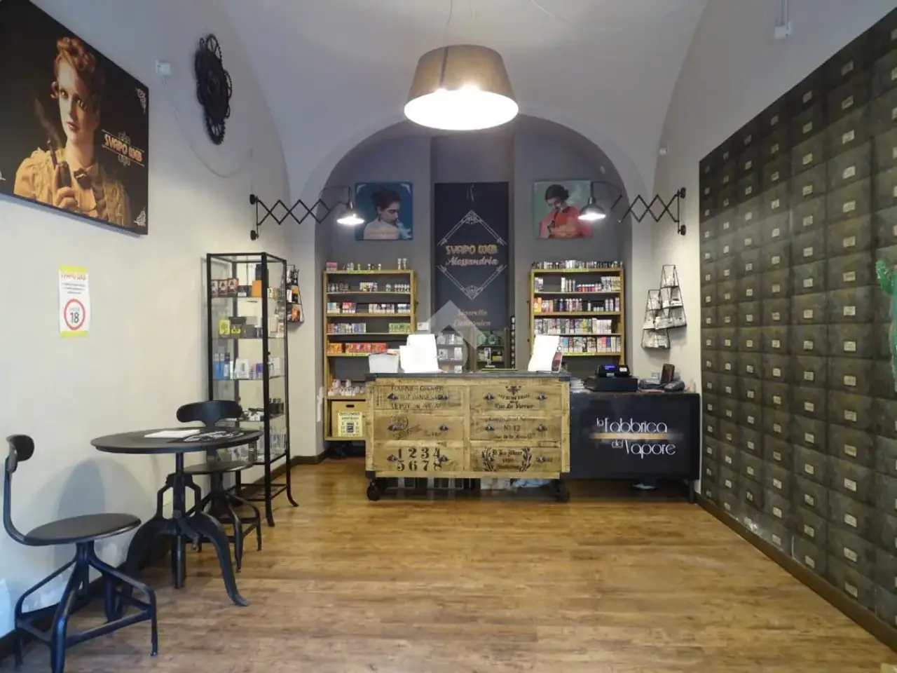 Negozio in Via Alessandro III 13, Alessandria, {3} - Foto 1