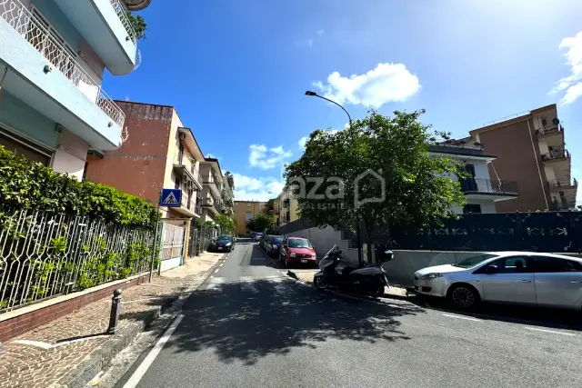 Bilocale in Viale Leone, Portici - Foto 1