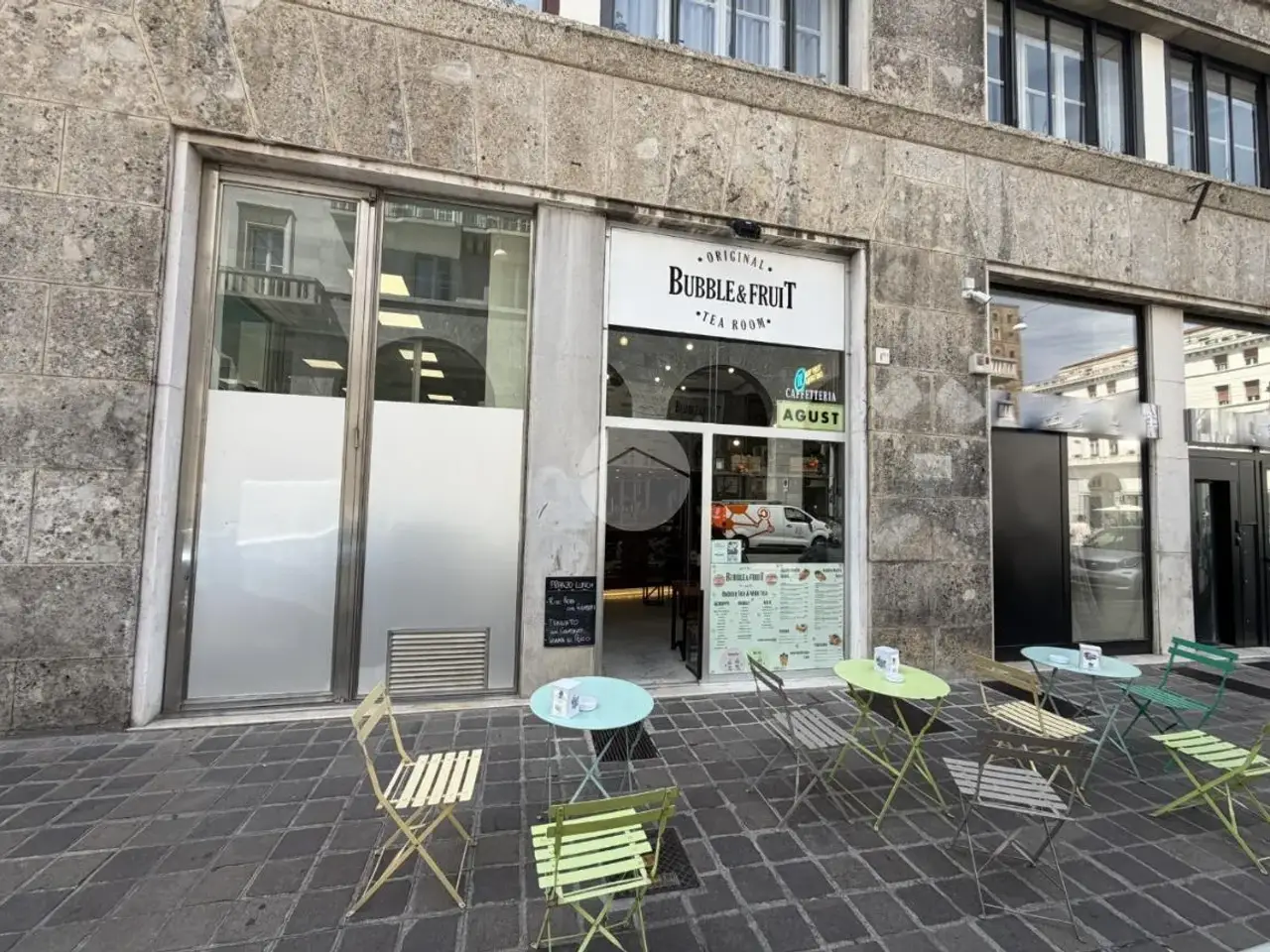 Negozio in Via IV Novembre 1, Brescia, {3} - Foto 1