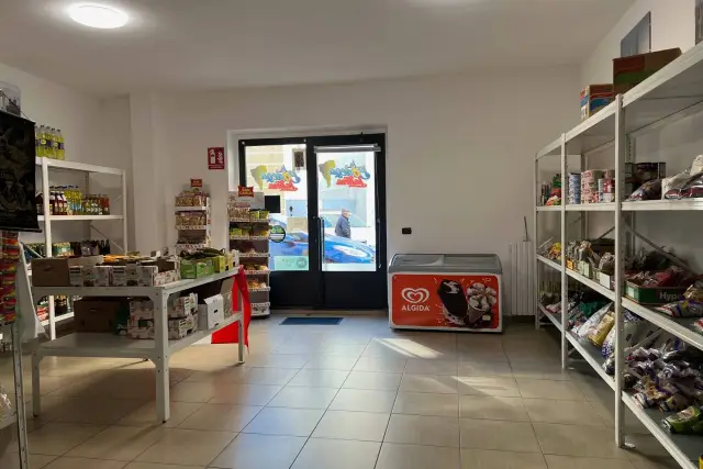 Negozio in Via Vigone 12, Pinerolo - Foto 1