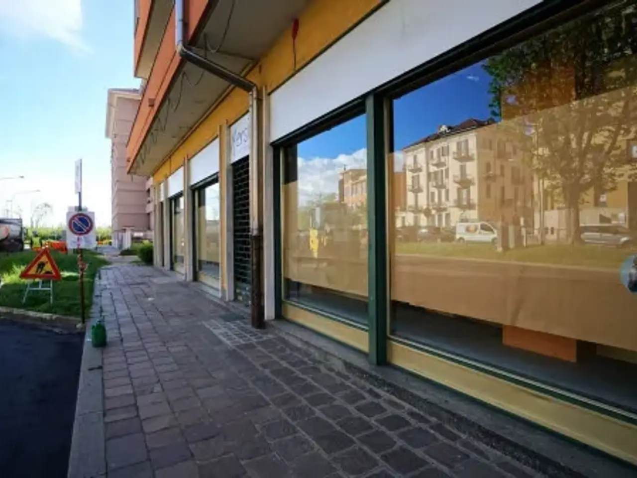 Negozio in Via Bertodano 8, Biella, {3} - Foto 2