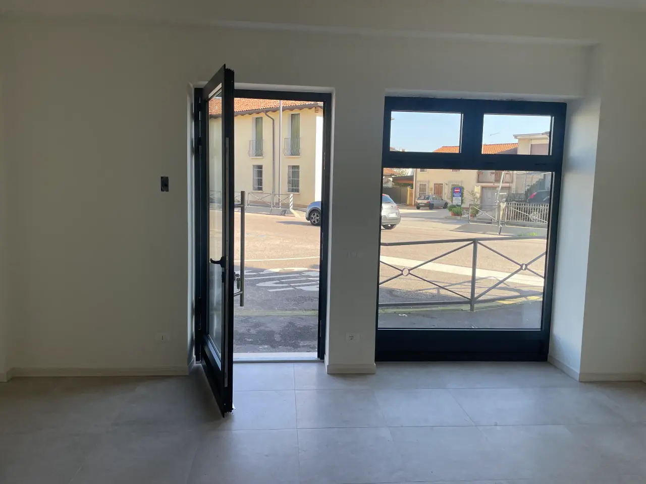 Negozio in Via Monte Ortigara 1, Costabissara, {3} - Foto 1