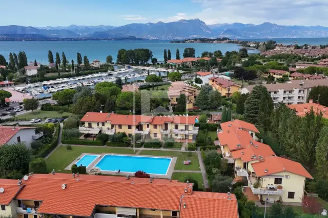 4-room flat in Via Salvo d'Acquisto 12, Sirmione - Photo 1