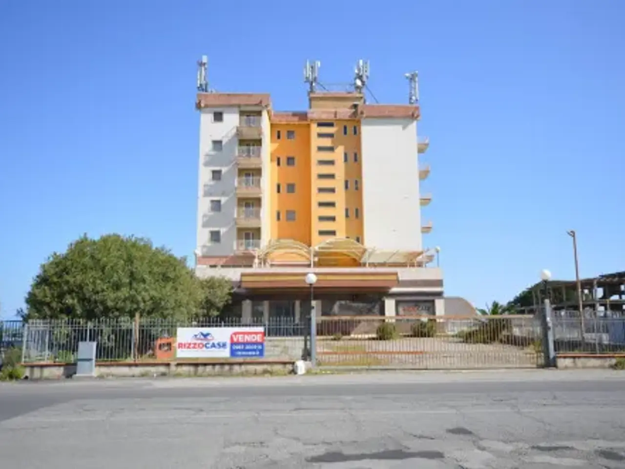 Hotel in Corigliano-Rossano - Ss 106, Snc, Corigliano-Rossano, {3} - Foto 1