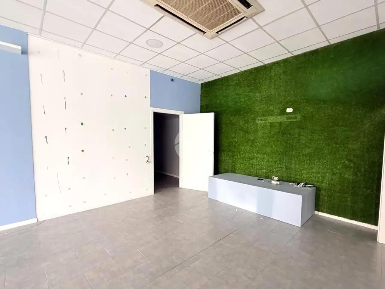 Negozio in Via Giulio Bevilacqua 10, Desenzano Del Garda, {3} - Foto 1