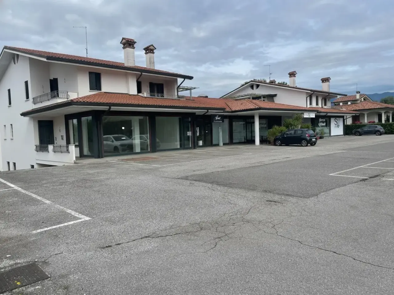 Esercizio commerciale in Via Castellana, Altivole, {3} - Foto 2