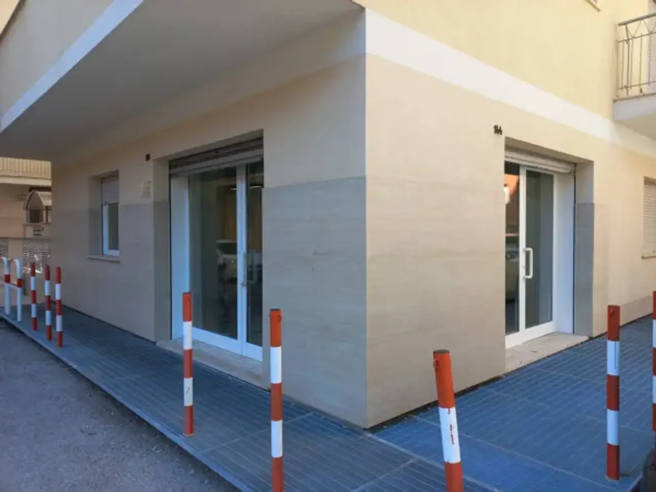 Negozio in Via Strinella, L'Aquila, {3} - Foto 1