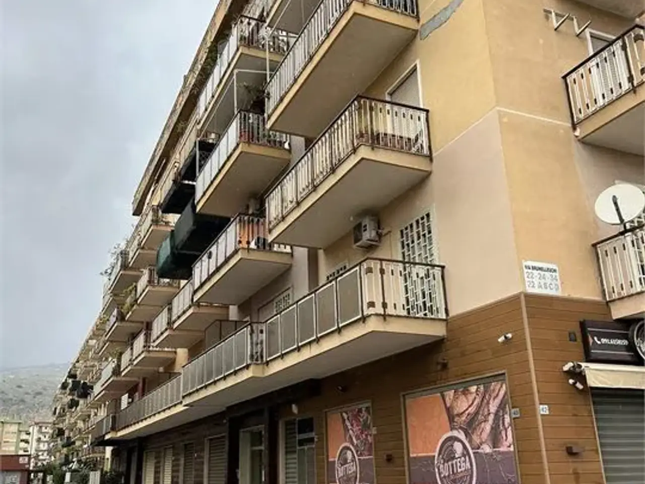 Negozio in Via Brunelleschi 26-28, Palermo, {3} - Foto 1