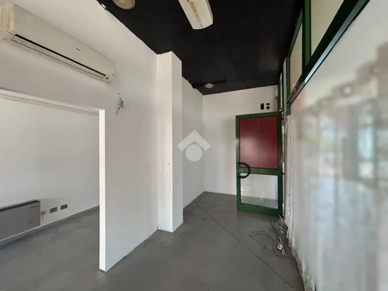 Negozio in Via Colli Euganei 114, Battaglia Terme, {3} - Foto 1