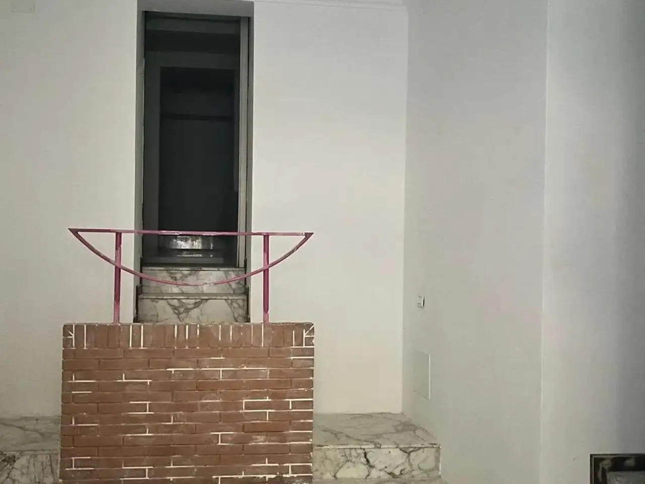 Palazzina commerciale in , Osimo, {3} - Foto 2