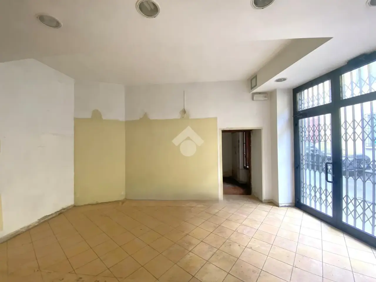 Negozio in Via Garibaldi 27, Castiglione delle Stiviere, {3} - Foto 1