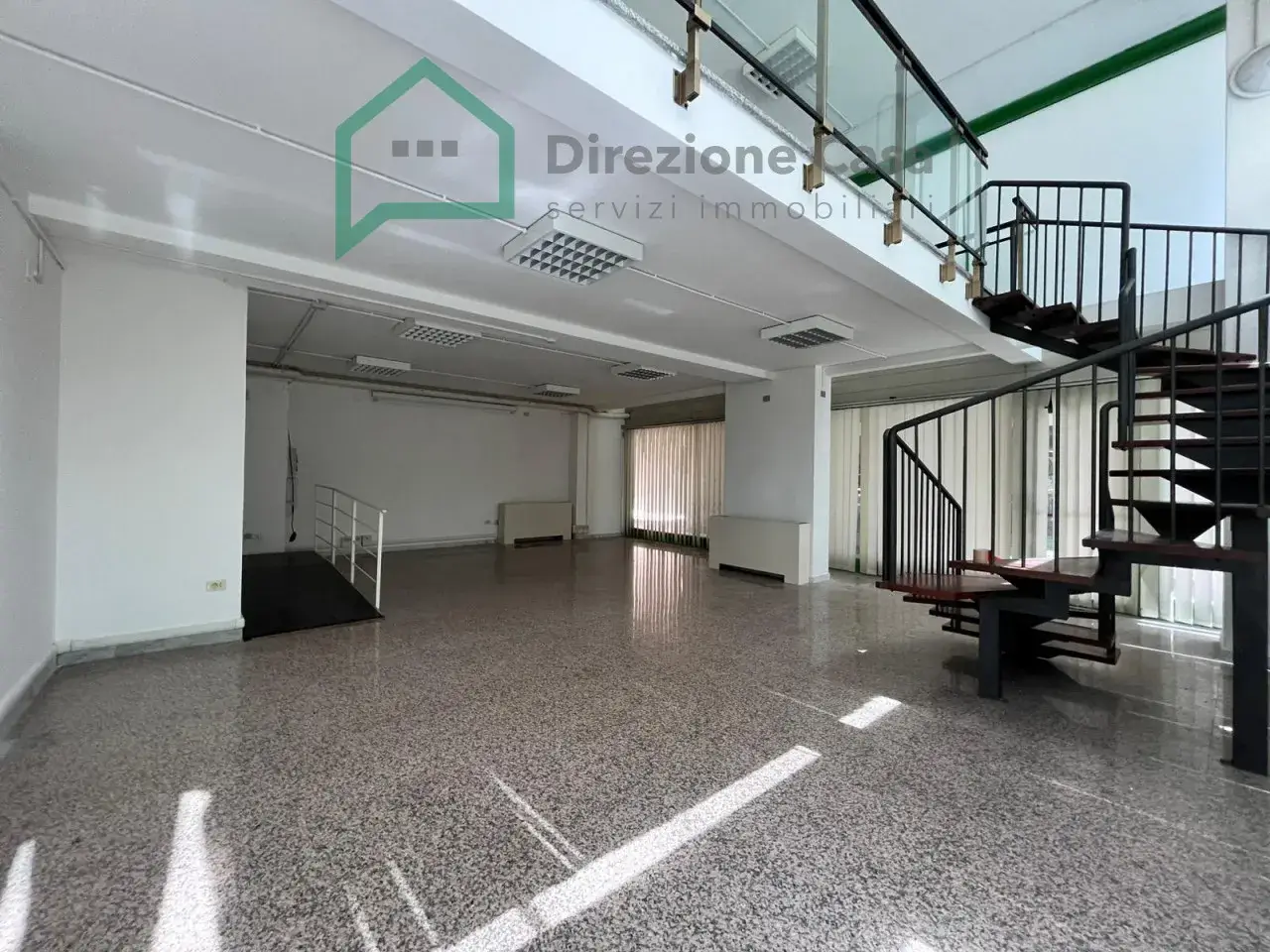 Negozio in Centro Direzionale, Napoli, {3} - Foto 1
