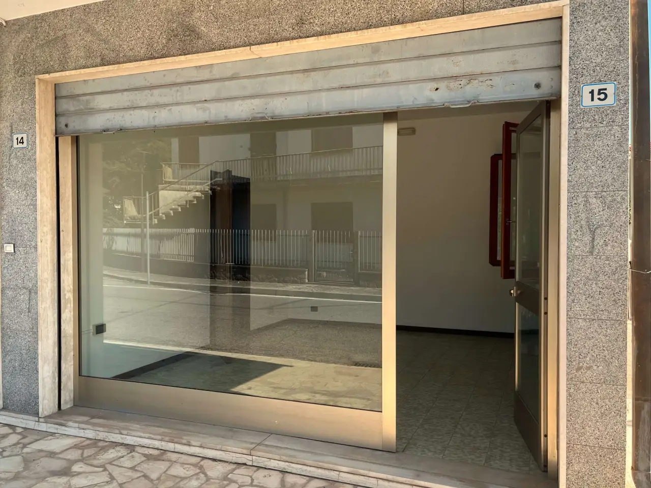 Ufficio in Piazza De Gasperi 15, Anguillara Veneta, {3} - Foto 1
