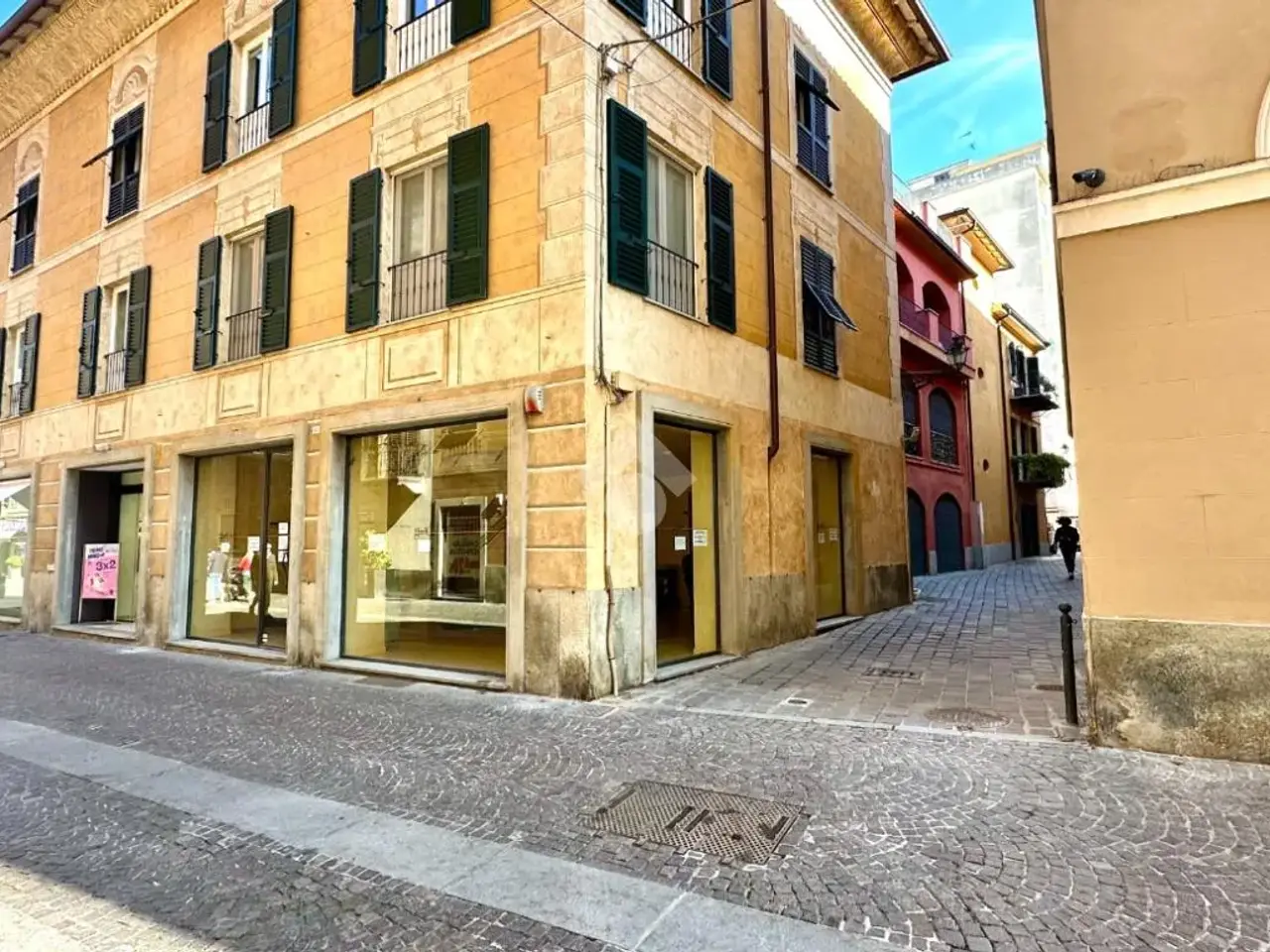 Negozio in Via Girardengo 52, Novi Ligure, {3} - Foto 1