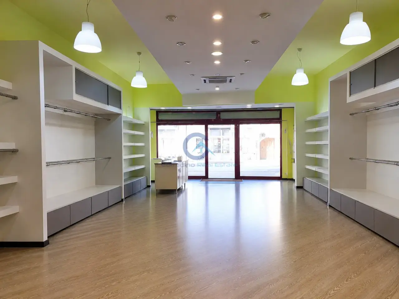 Negozio in Viale Crotone 37, Catanzaro, {3} - Foto 1
