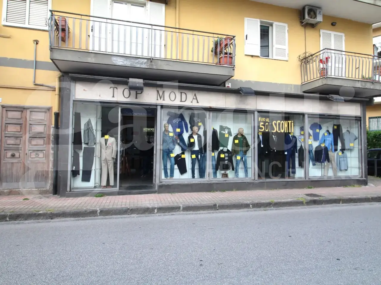 Negozio in Via Benedetto Croce 17/19, Arzano, {3} - Foto 1